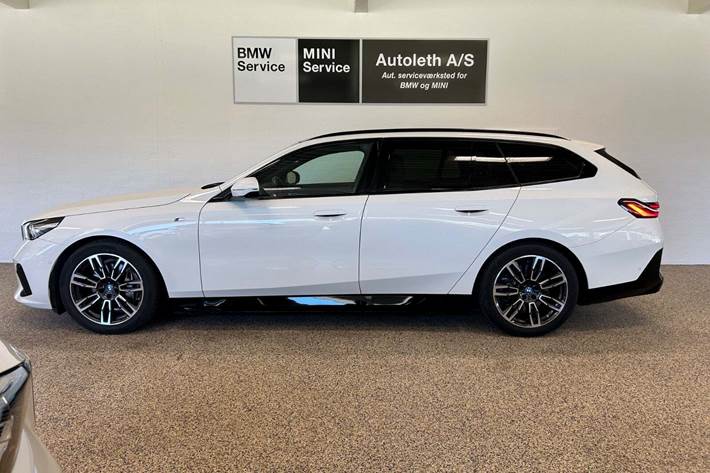 Hvid BMW i5 fra 2024