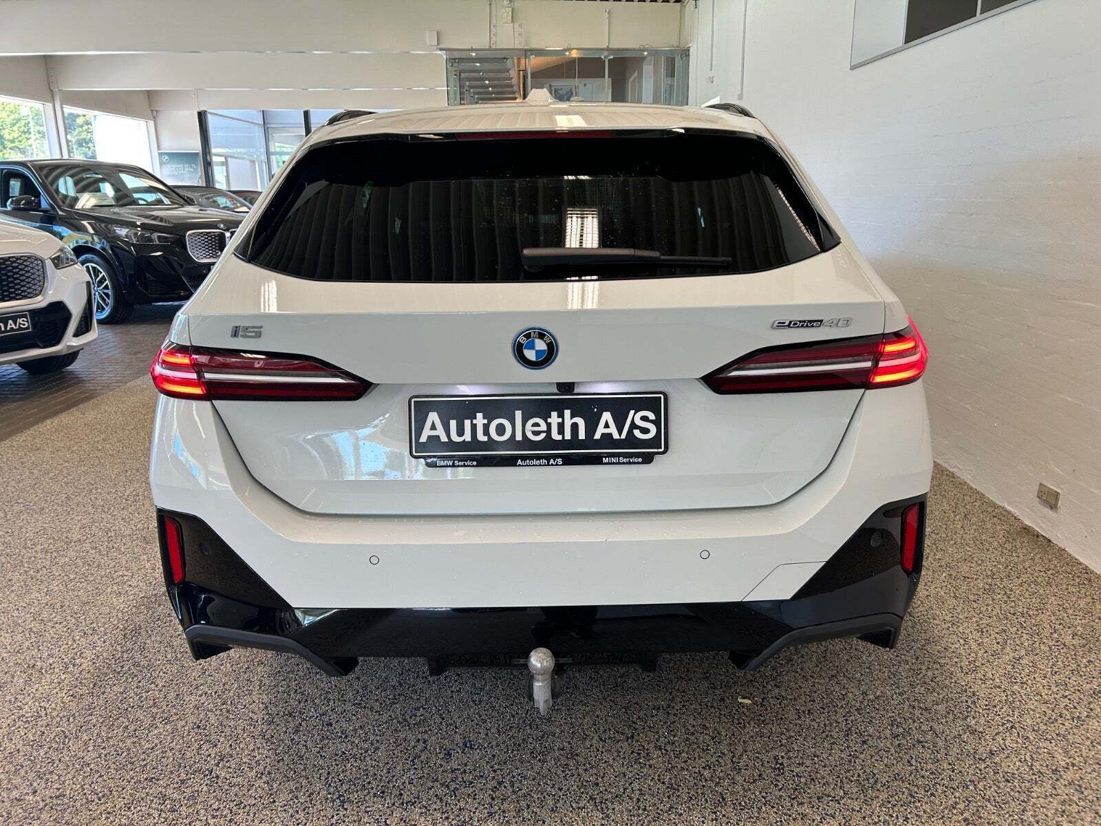 Hvid BMW i5 fra 2024