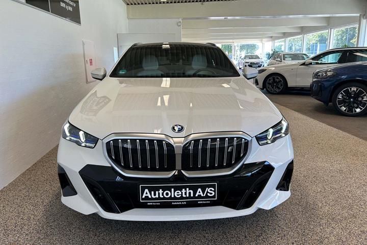 Hvid BMW i5 fra 2024