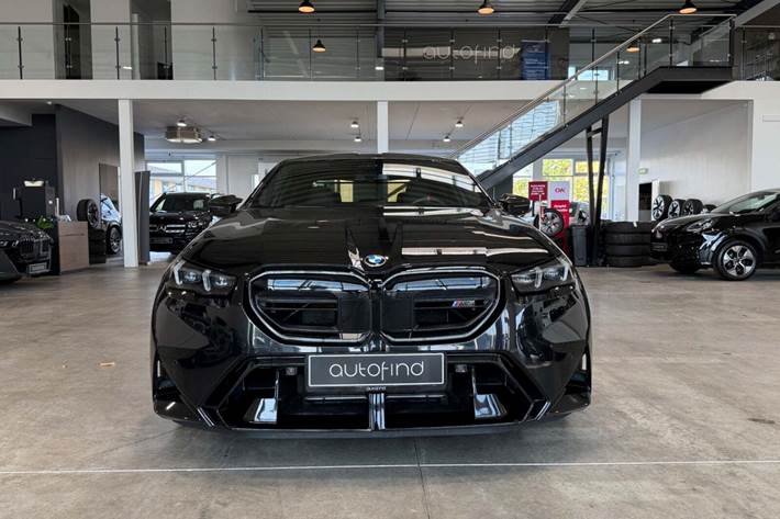Sort BMW M5 fra 2025