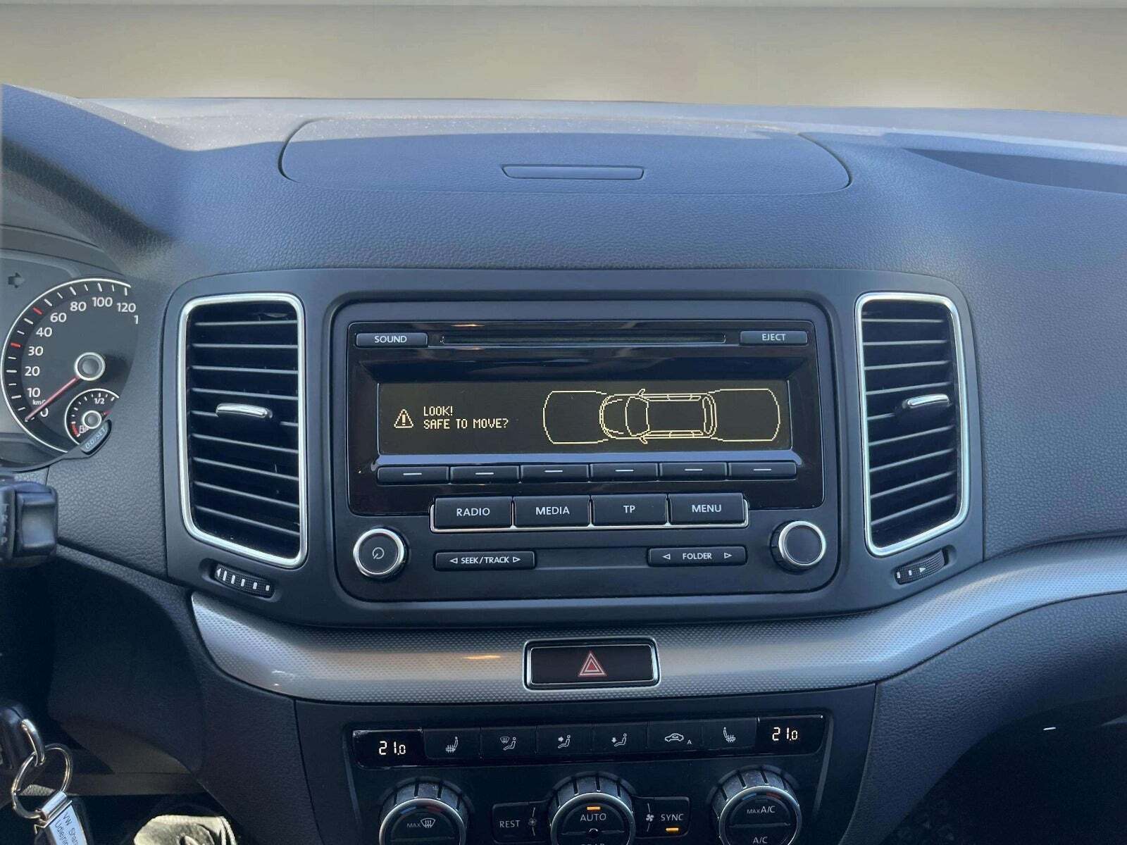 Grå VW Sharan fra 2015