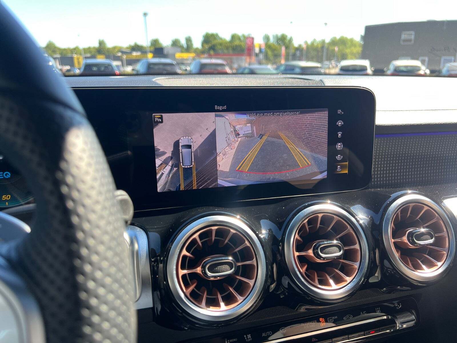 Hvid Mercedes EQB250 fra 2023