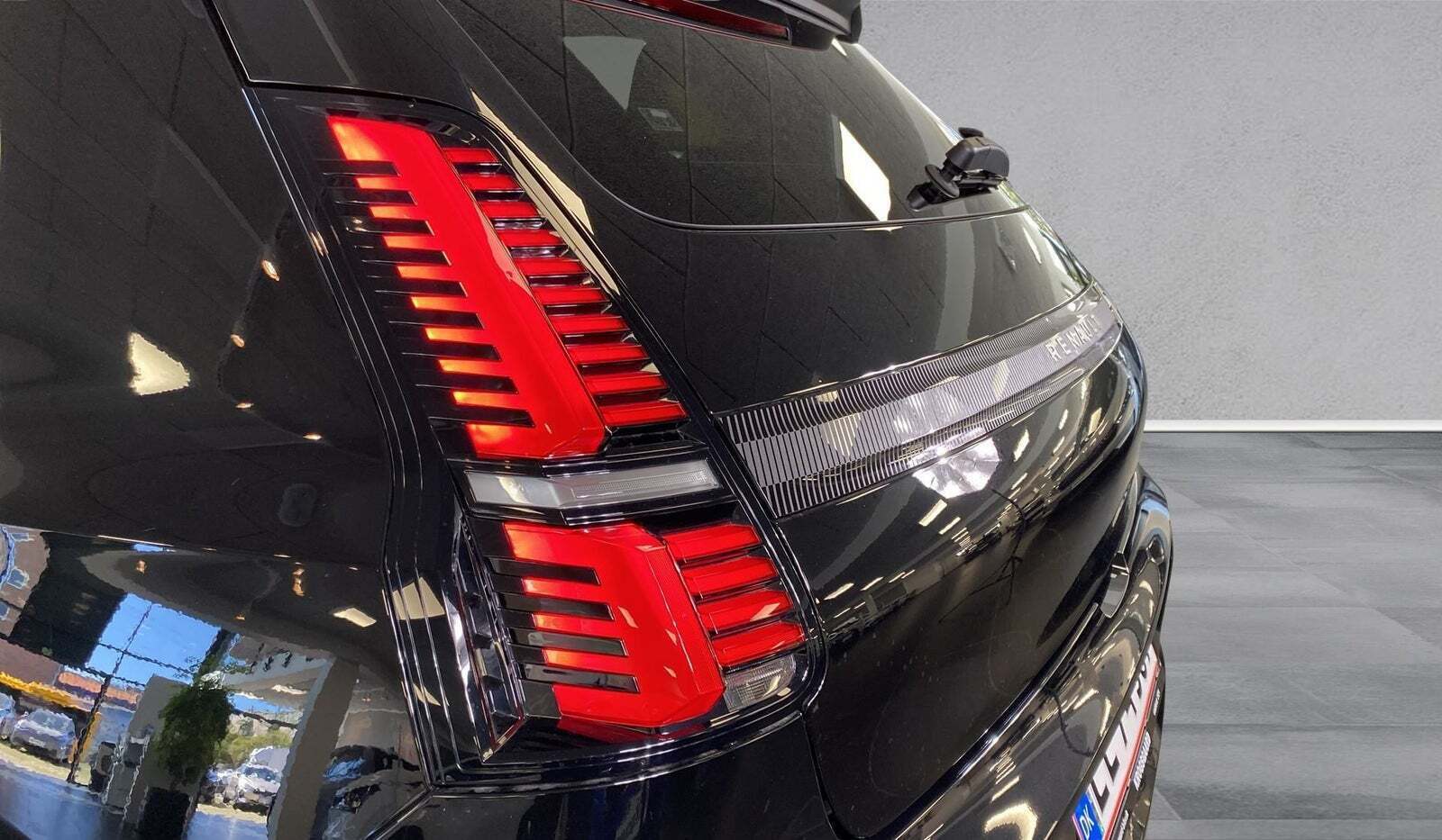 Sort Renault 5 E-Tech fra 2025