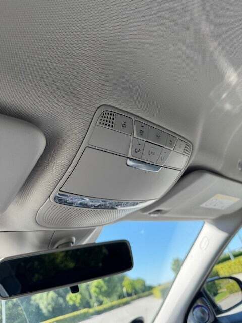 Grå Mercedes E220 d fra 2017