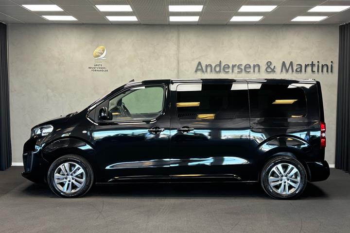 Sort Peugeot e-Traveller fra 2023