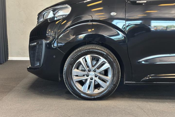 Sort Peugeot e-Traveller fra 2023
