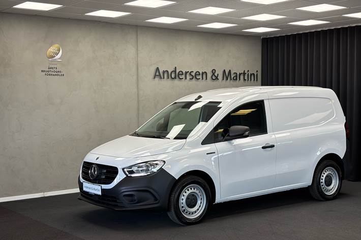 Hvid Mercedes eCitan fra 2024 set udefra