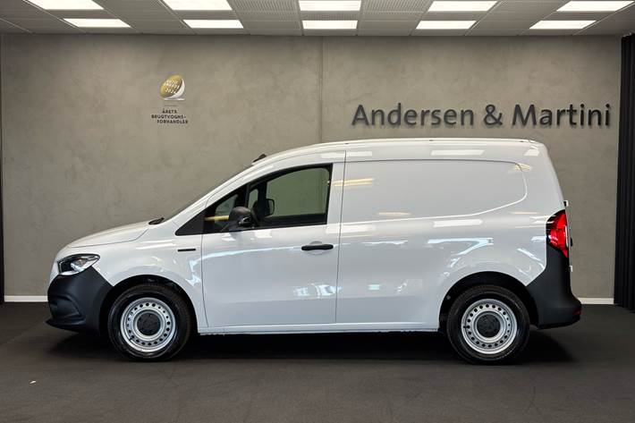 Hvid Mercedes eCitan fra 2024 set udefra