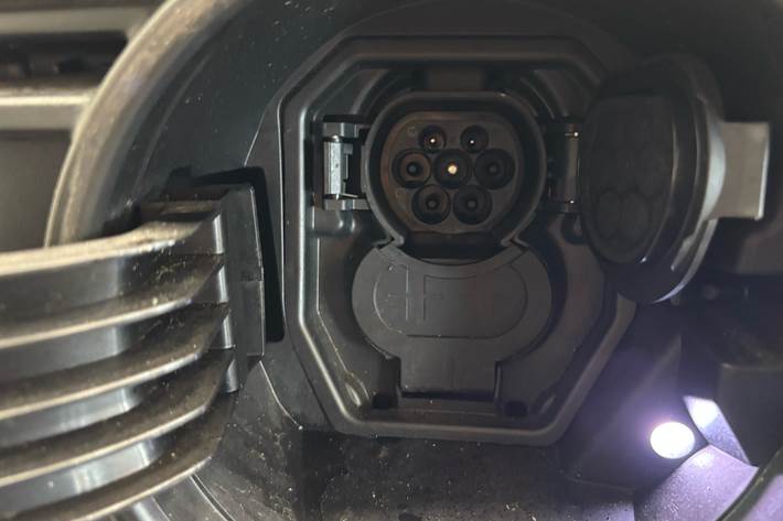 Hvid Mercedes eCitan fra 2024 set udefra