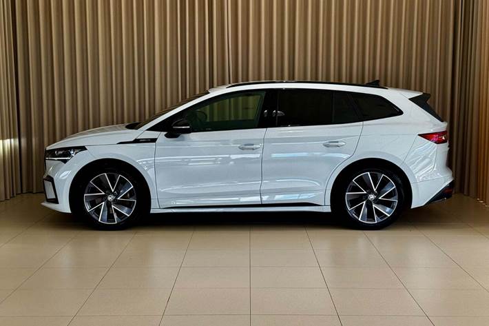 Hvid Skoda Enyaq fra 2023