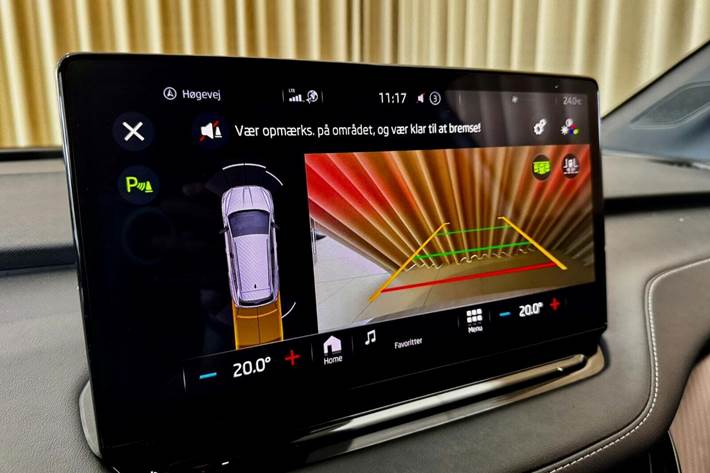 Hvid Skoda Enyaq fra 2023