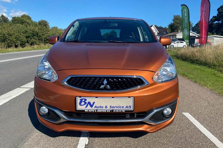 Orange Mitsubishi Space Star fra 2016