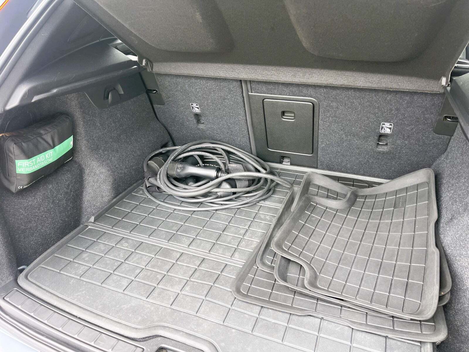 Grå Volvo XC40 fra 2022