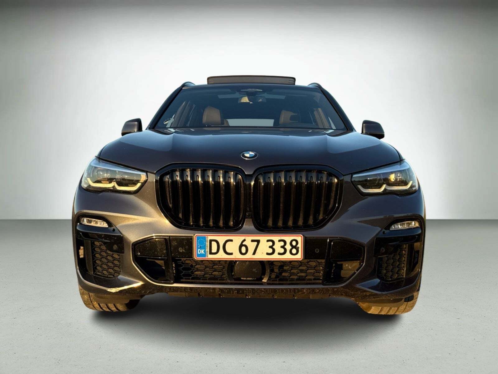 Grå BMW X5 fra 2022