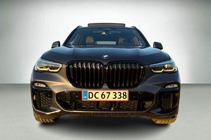 Grå BMW X5 fra 2022