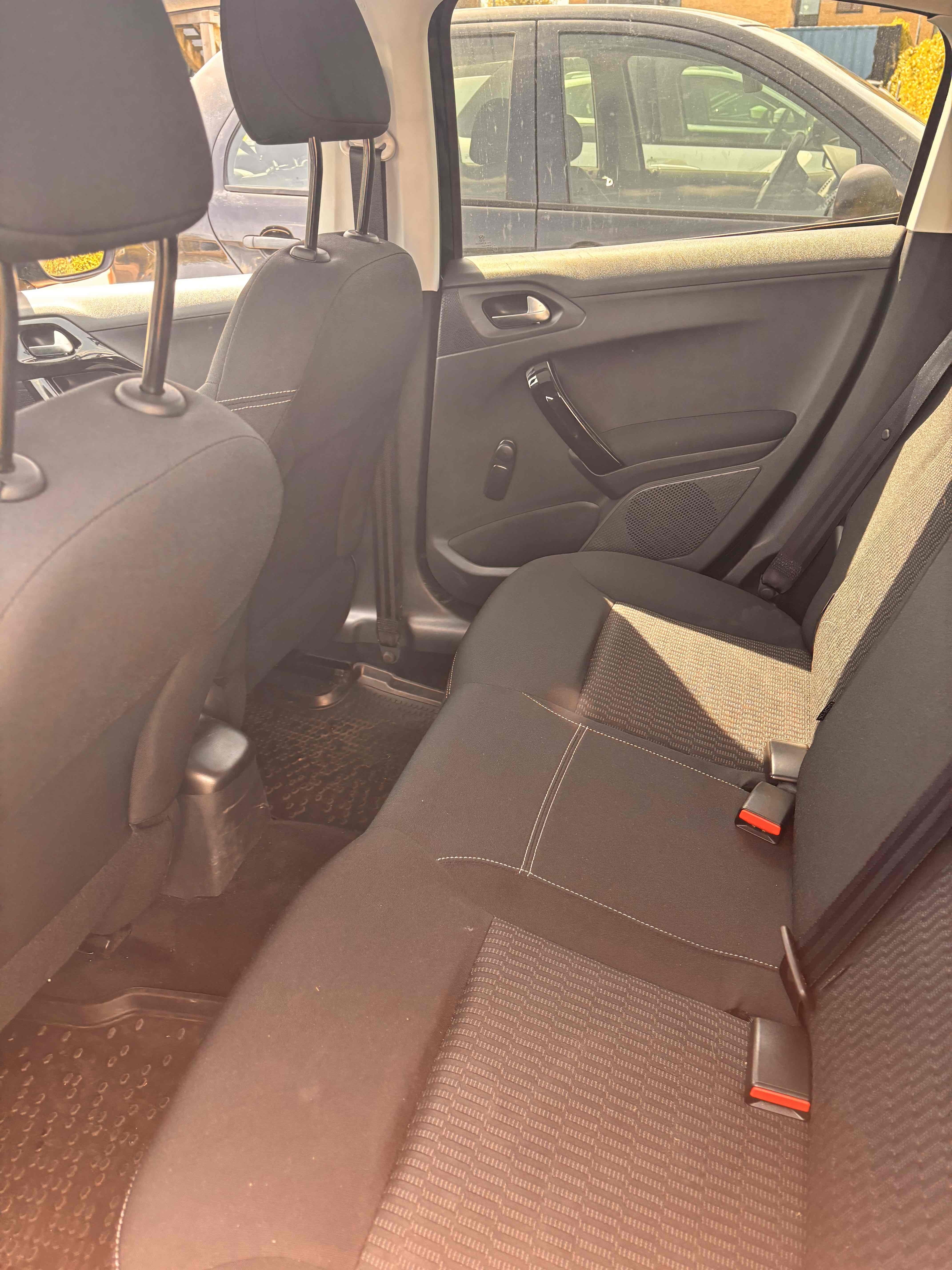 Sort Peugeot 208 fra 2018