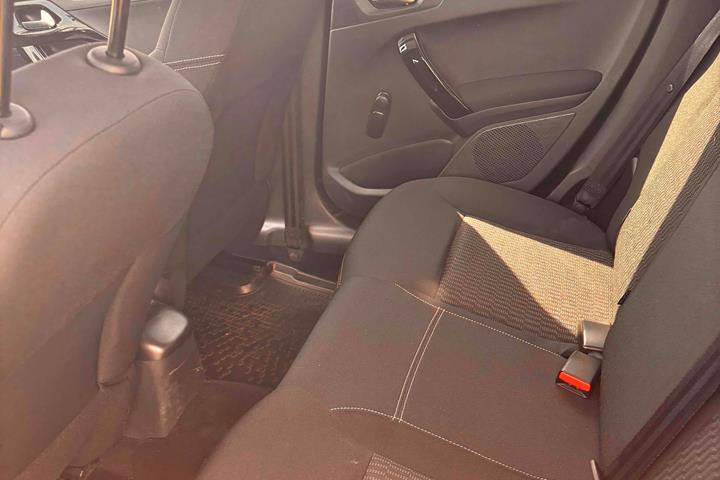 Sort Peugeot 208 fra 2018