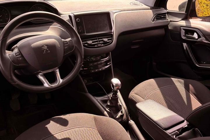 Sort Peugeot 208 fra 2018