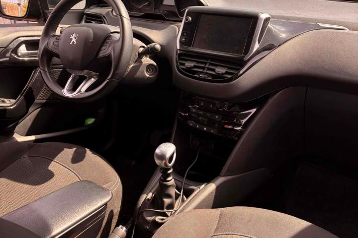 Sort Peugeot 208 fra 2018