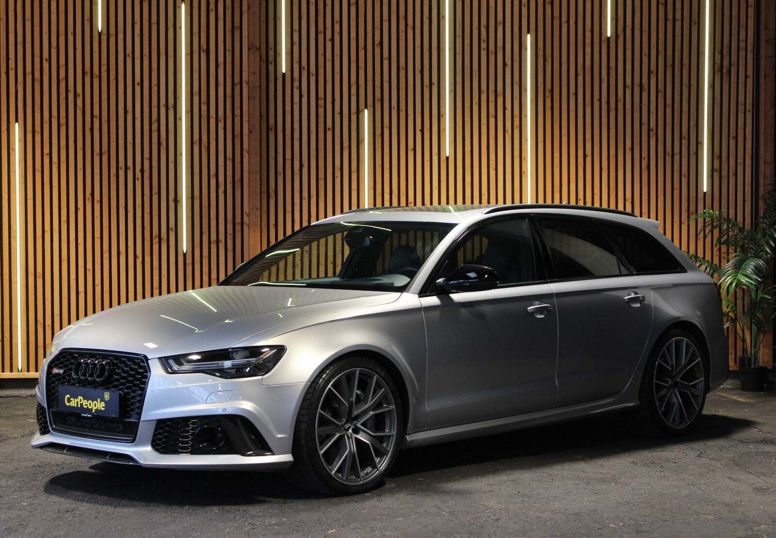 Sølv Audi RS6 fra 2017