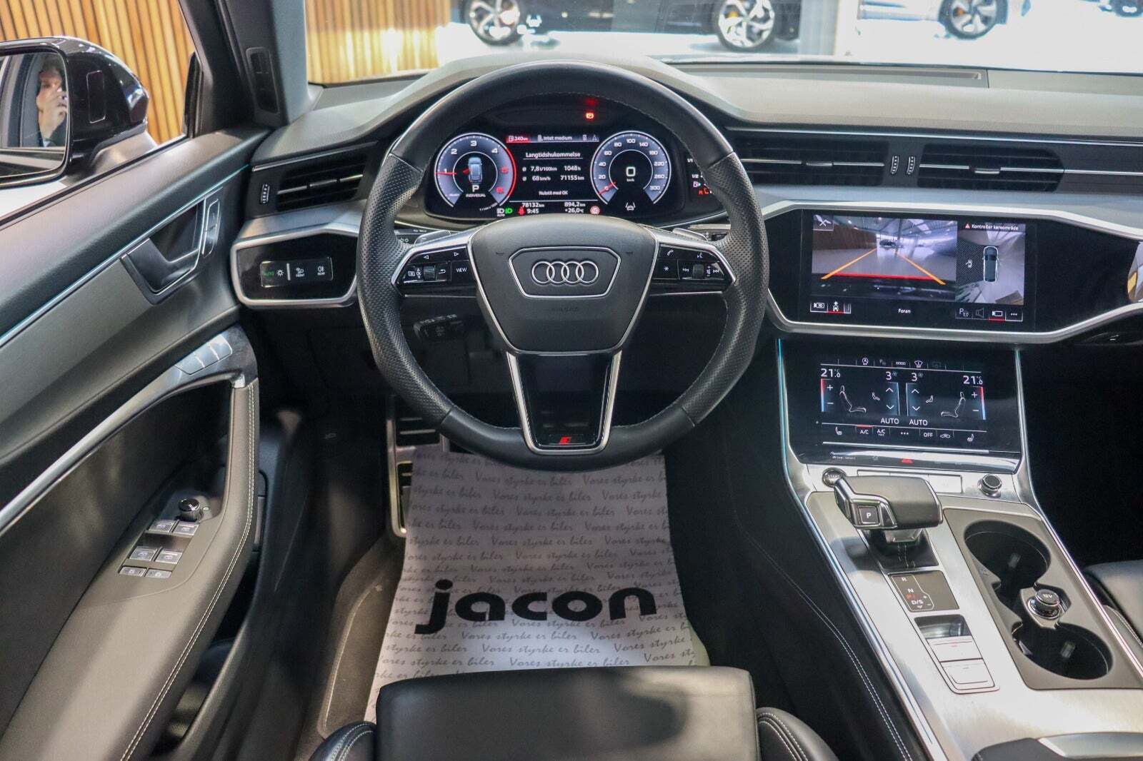 Sort Audi A6 fra 2022 set indefra