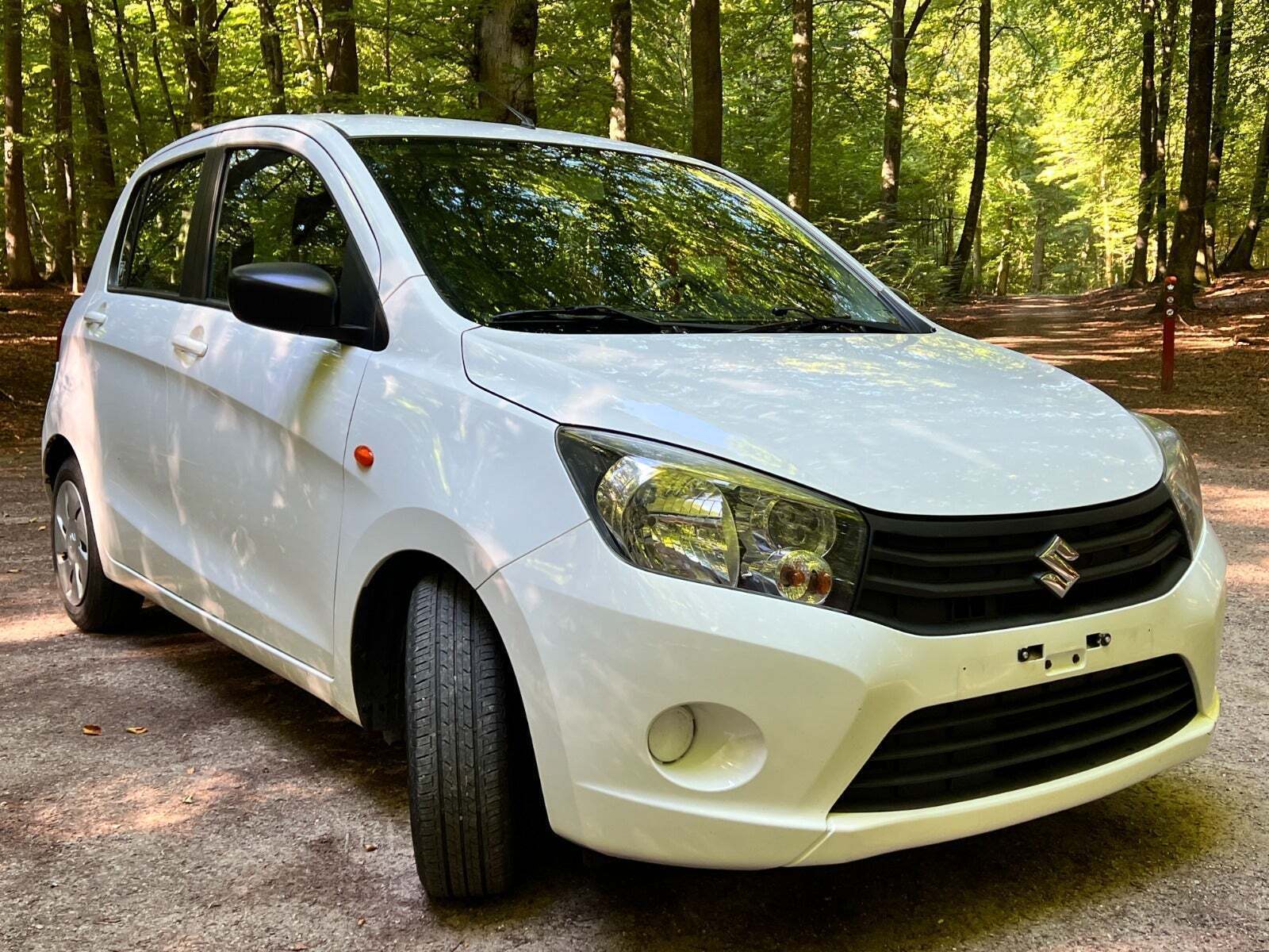 Hvid Suzuki Celerio fra 2018 set udefra