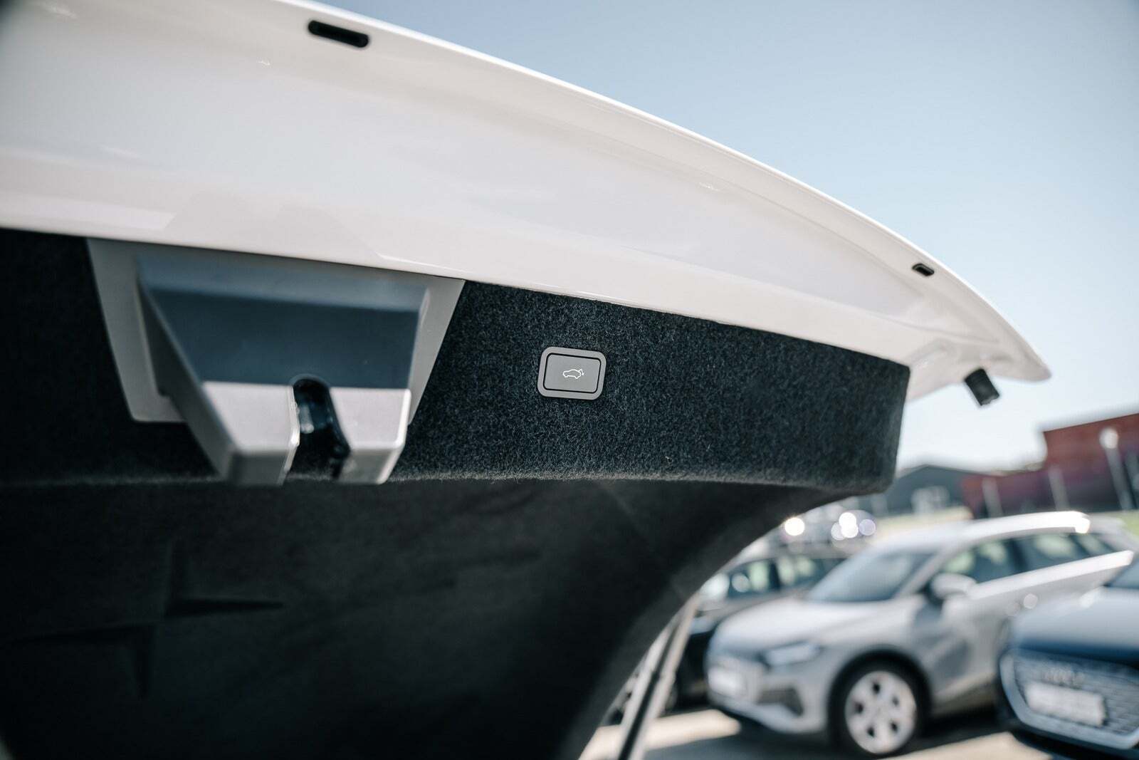 Hvid Polestar 4 fra 2025