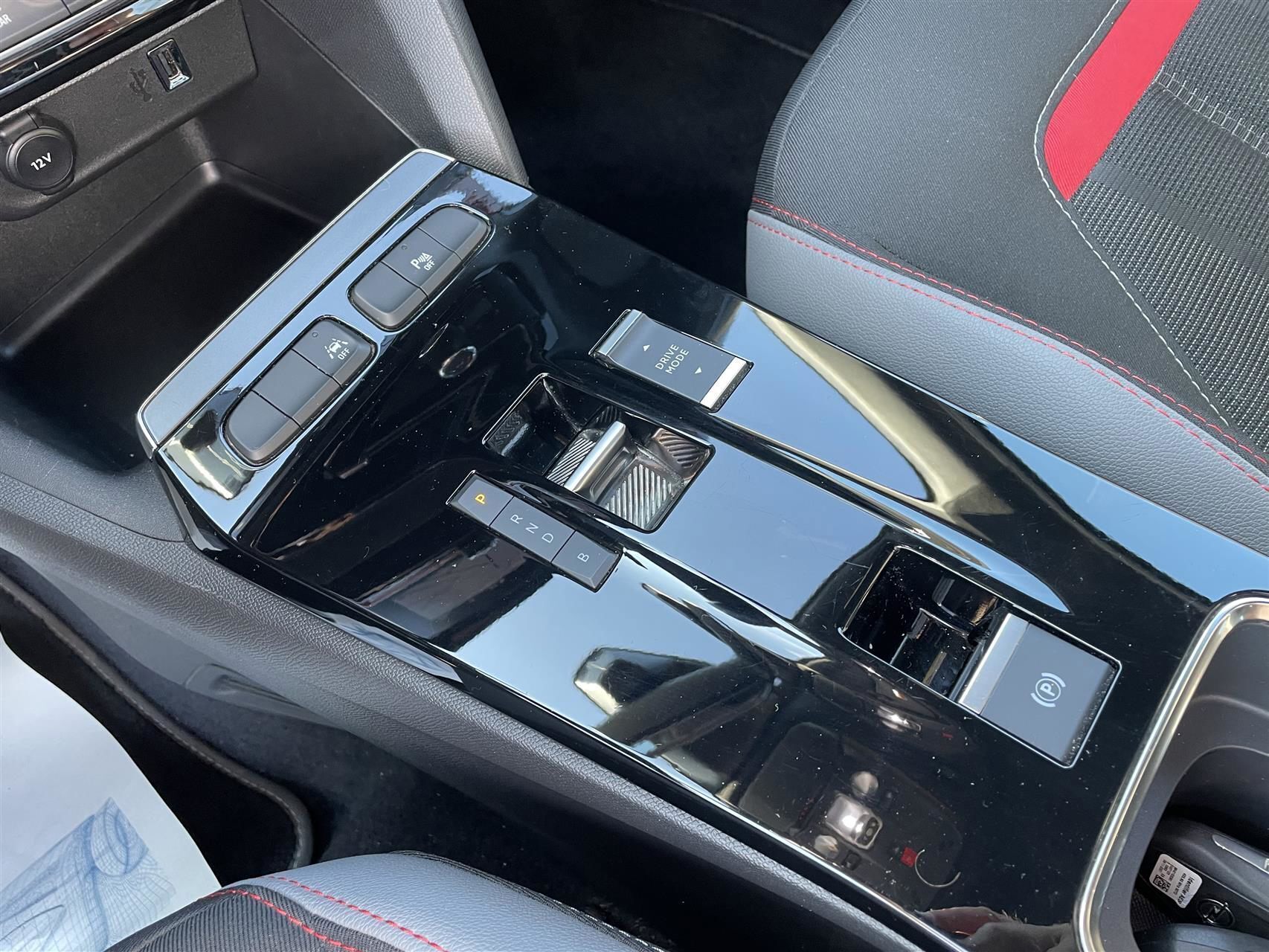 Hvid Opel Mokka-e fra 2022