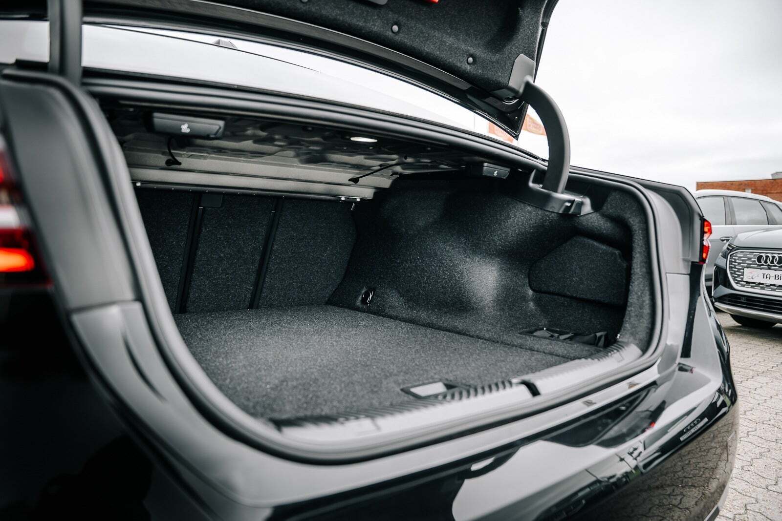 Sort BMW i5 fra 2024