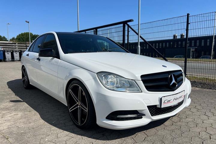 Hvid Mercedes C220 fra 2013
