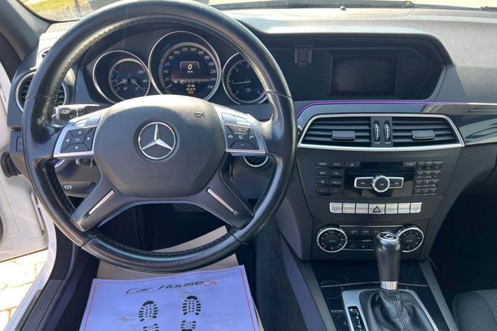 Hvid Mercedes C220 fra 2013