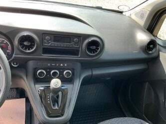 undefined Mercedes eCitan fra 2024 set indefra