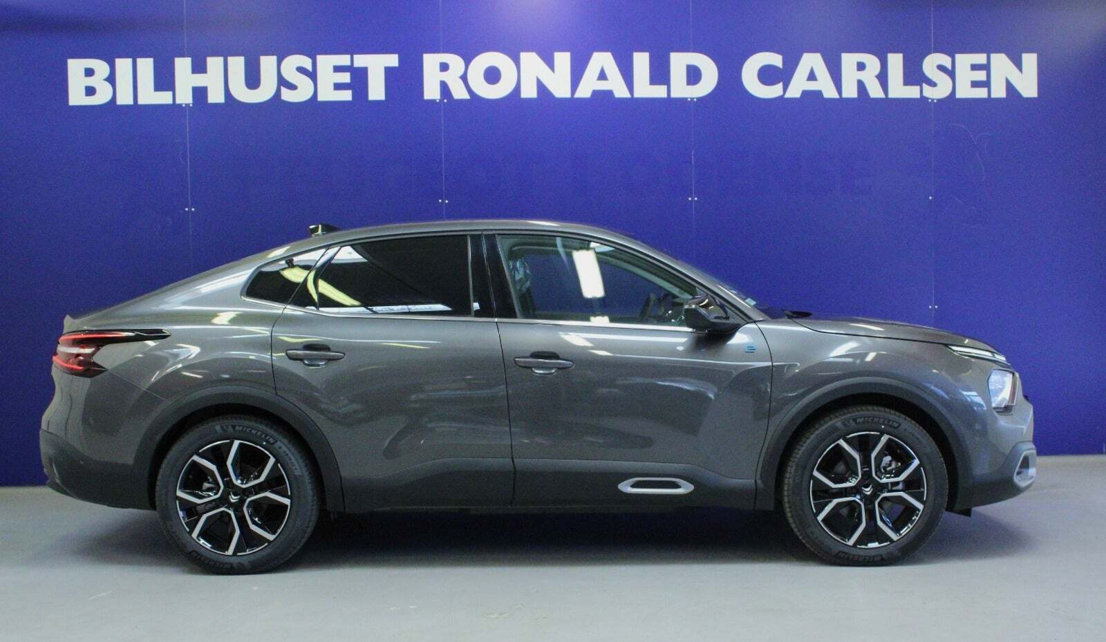 Grå Citroën ë-C4 X fra 2024