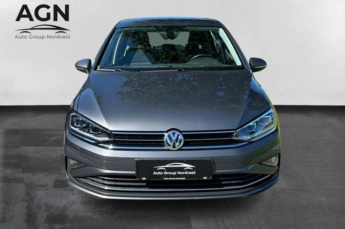 Grå VW Golf Sportsvan fra 2019