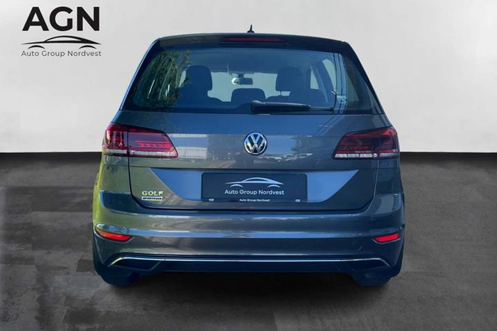 Grå VW Golf Sportsvan fra 2019
