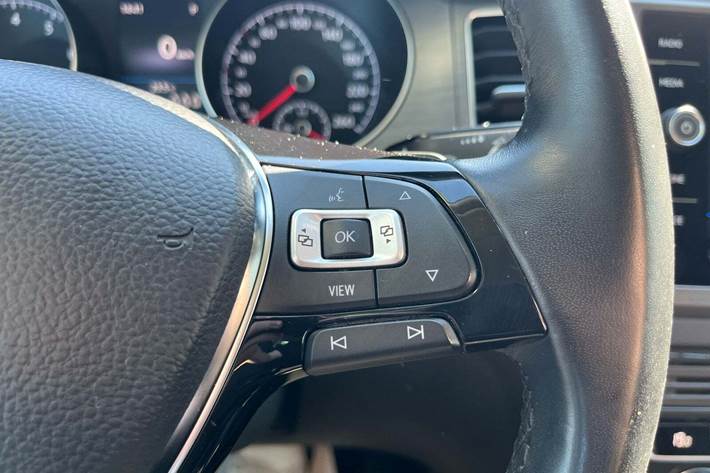 Grå VW Golf Sportsvan fra 2019