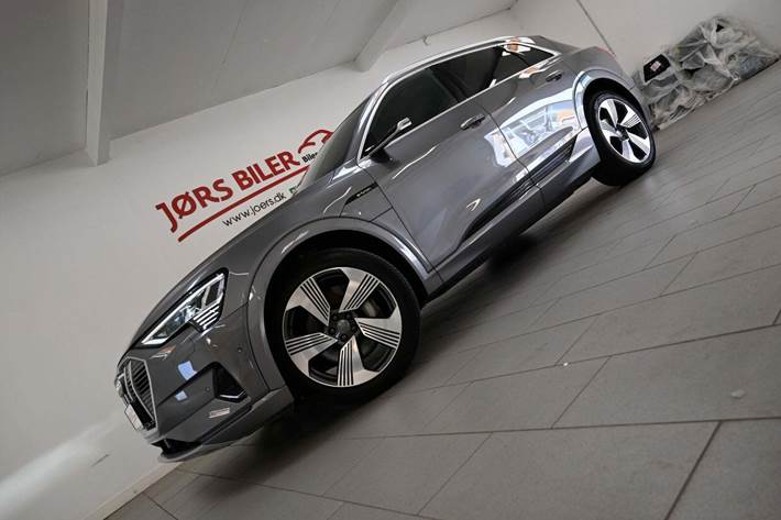 Grå Audi e-tron fra 2020