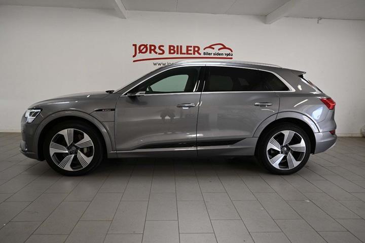 Grå Audi e-tron fra 2020