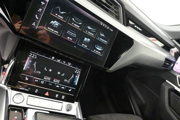 Grå Audi e-tron fra 2020
