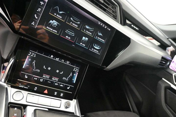 Grå Audi e-tron fra 2020