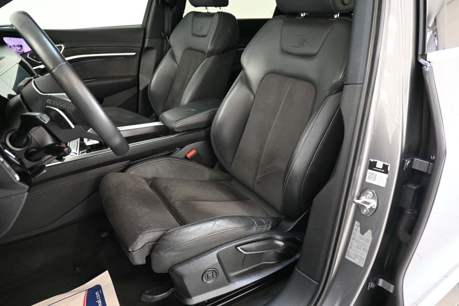 Grå Audi e-tron fra 2020