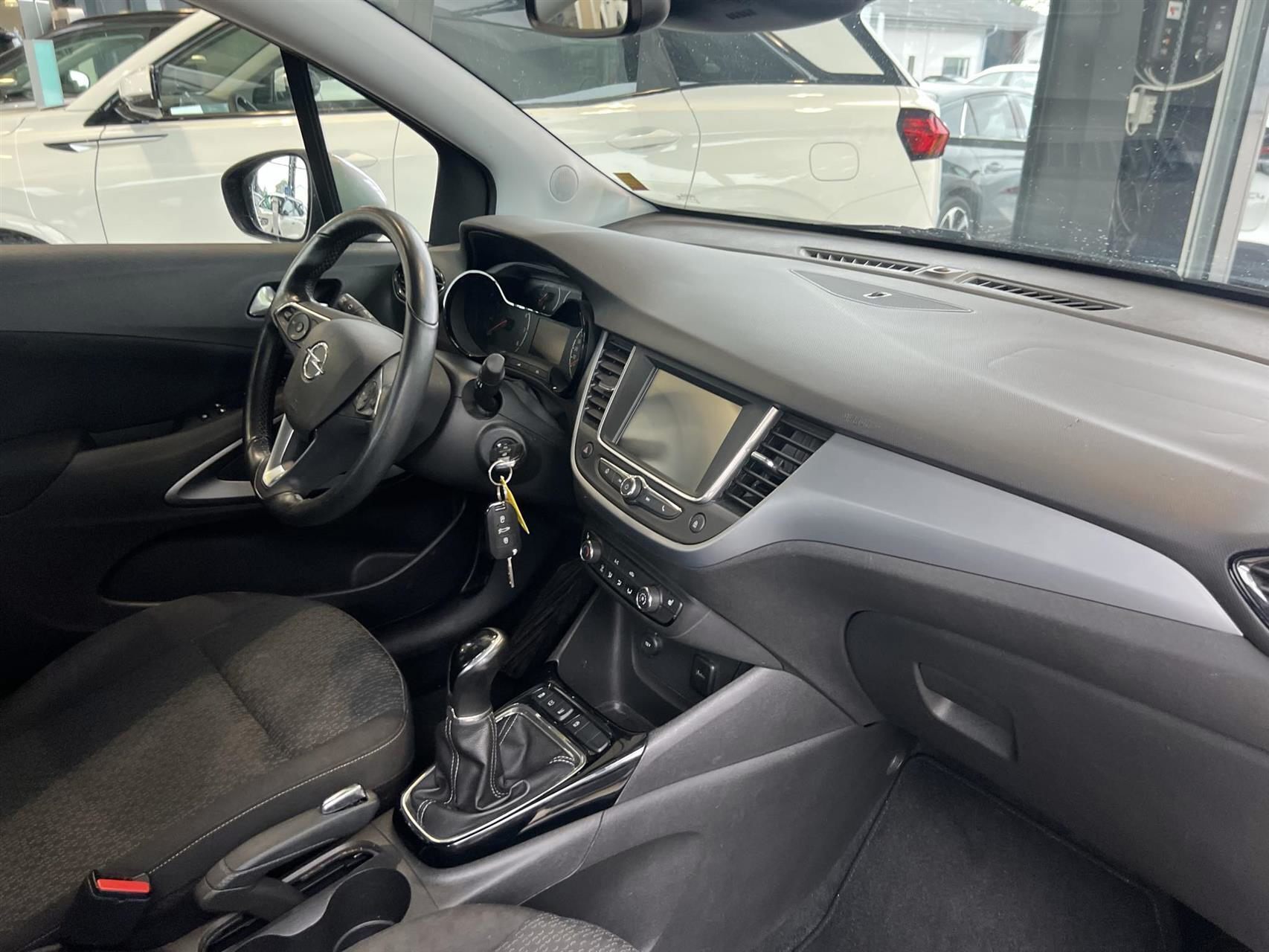 Sølv Opel Crossland X fra 2018