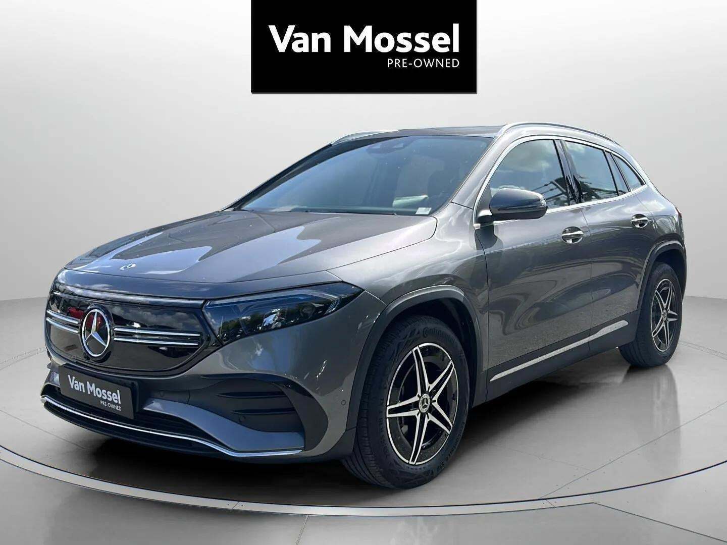 Grå Mercedes EQA250 fra 2023 set udefra