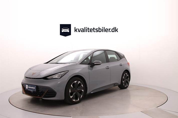 Grå Cupra Born fra 2023 set udefra