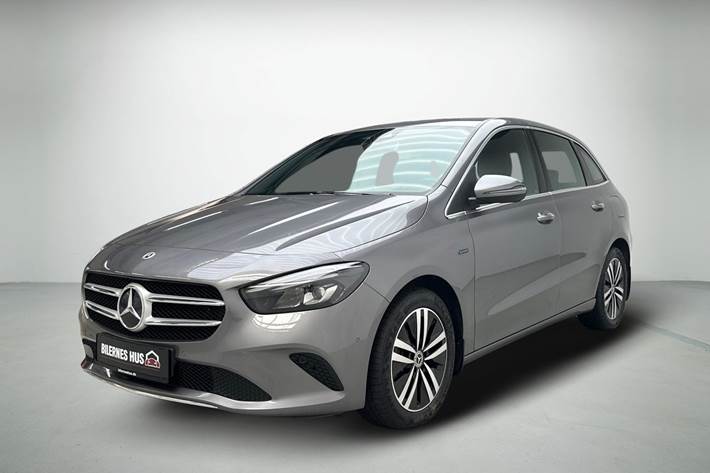 Grå Mercedes B250 e fra 2020 set udefra