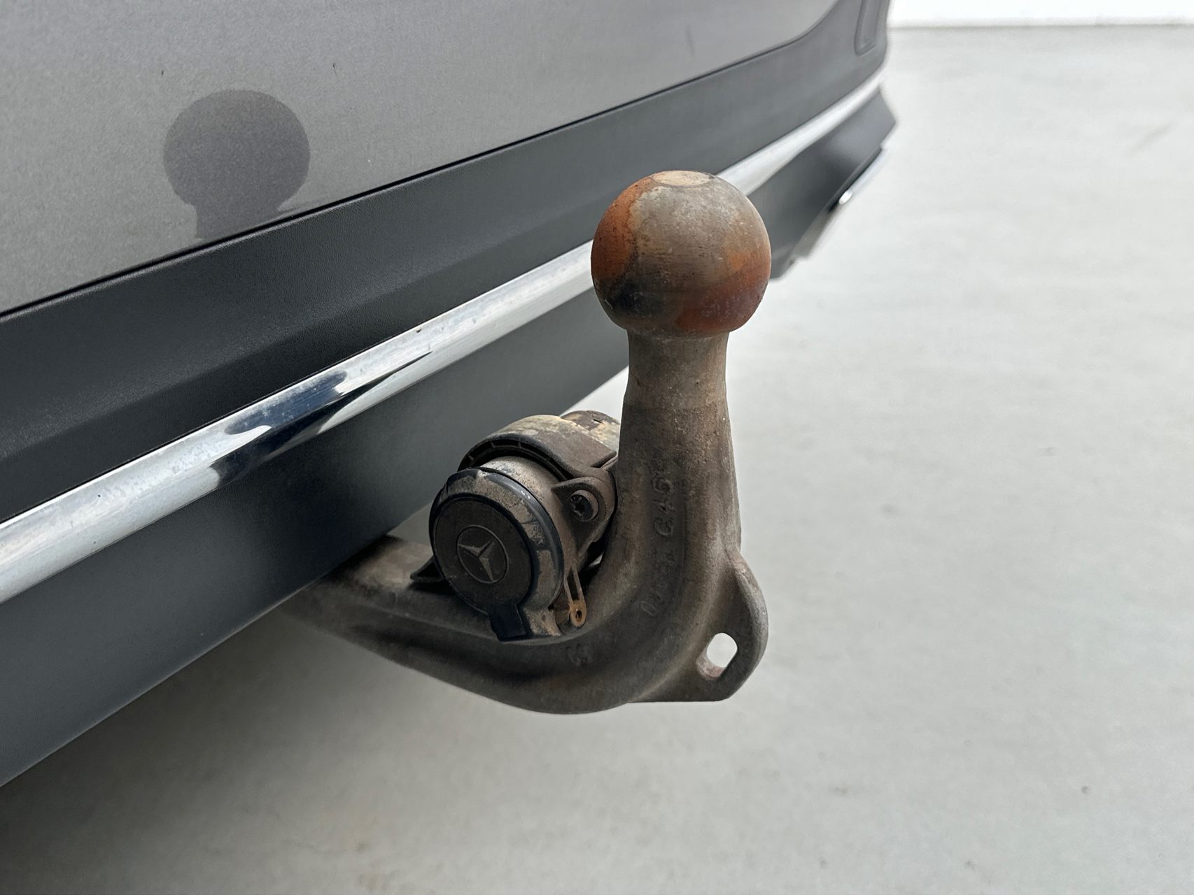 Grå Mercedes B250 e fra 2020