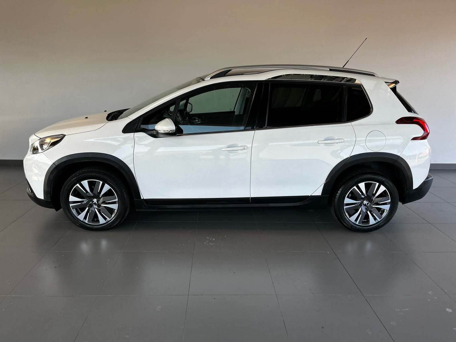 Hvid Peugeot 2008 fra 2017
