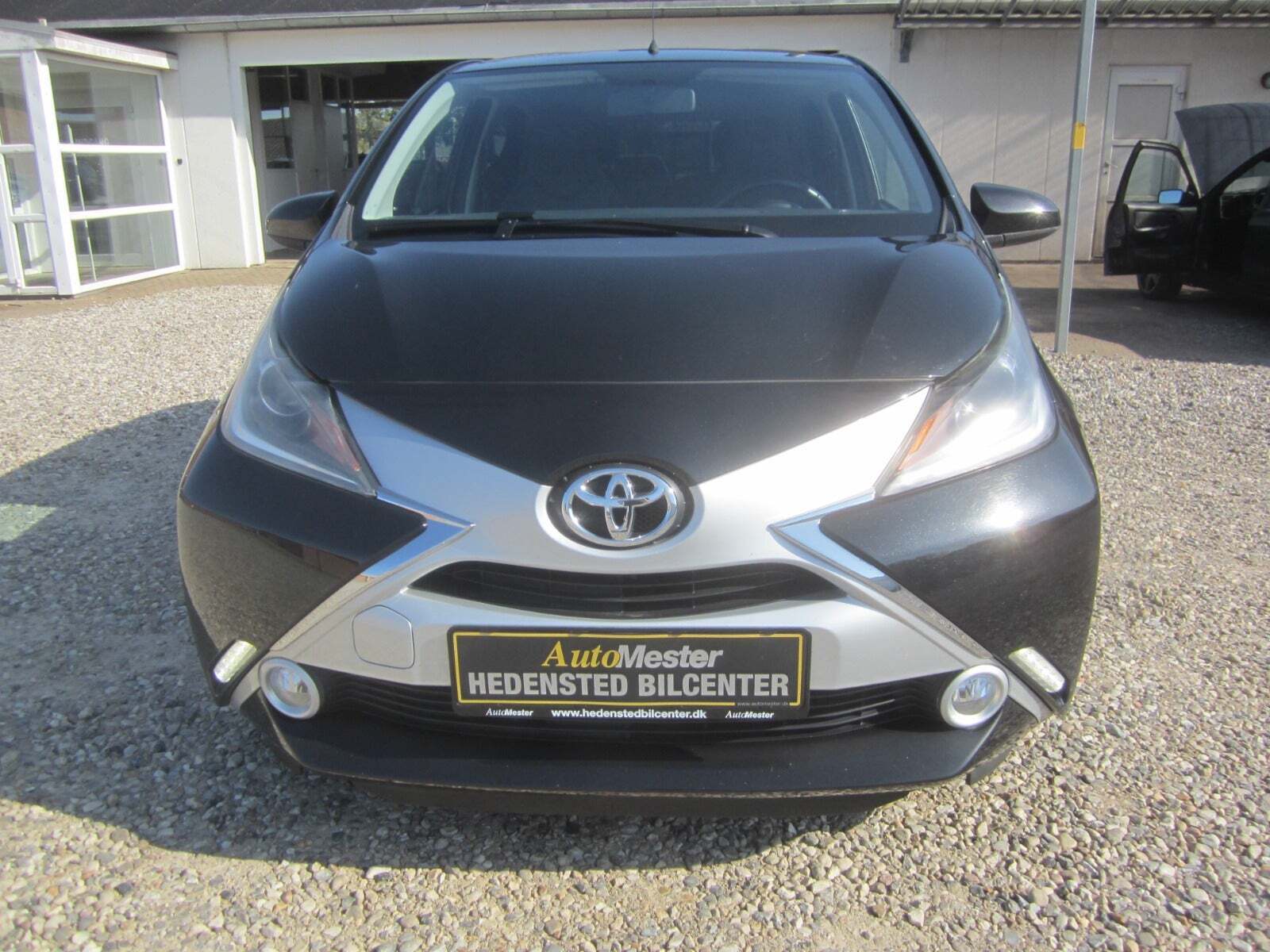 Sort Toyota Aygo fra 2015