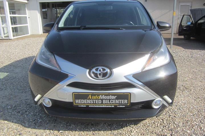 Sort Toyota Aygo fra 2015