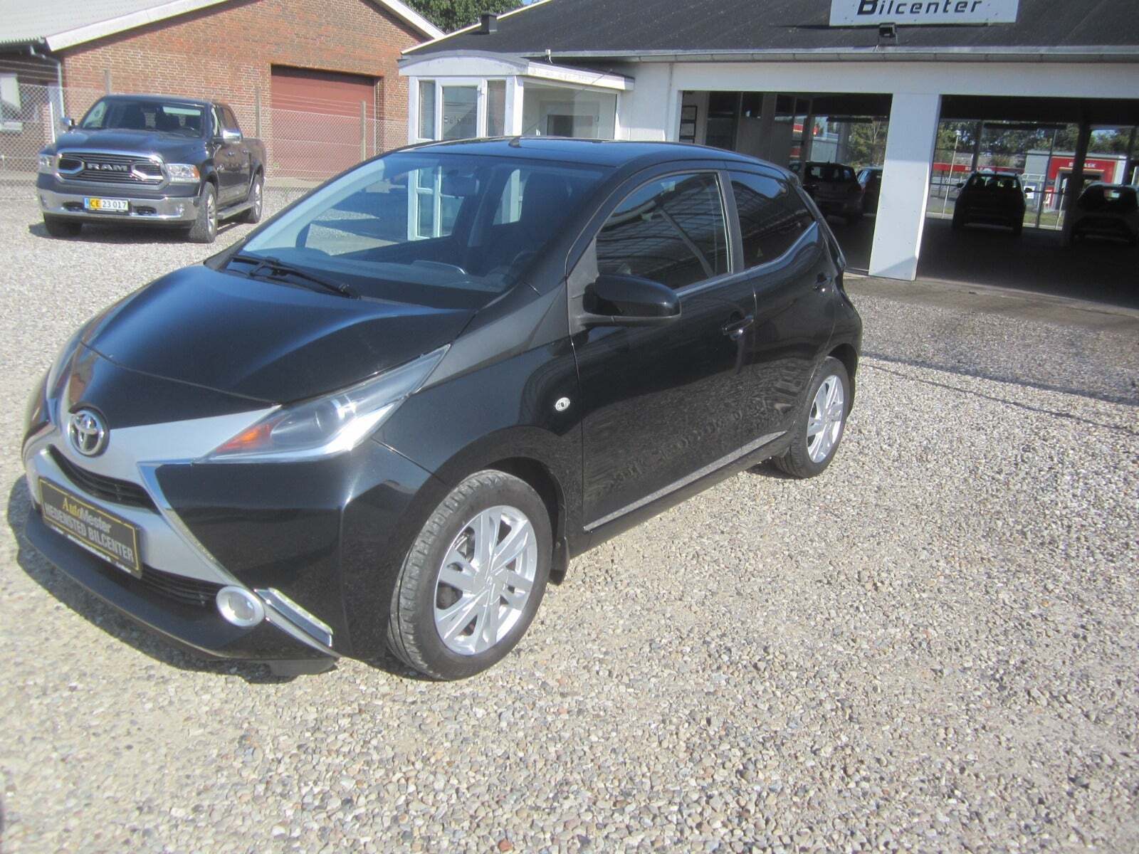 Sort Toyota Aygo fra 2015